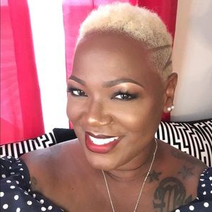 Meet your Posher, Janelle